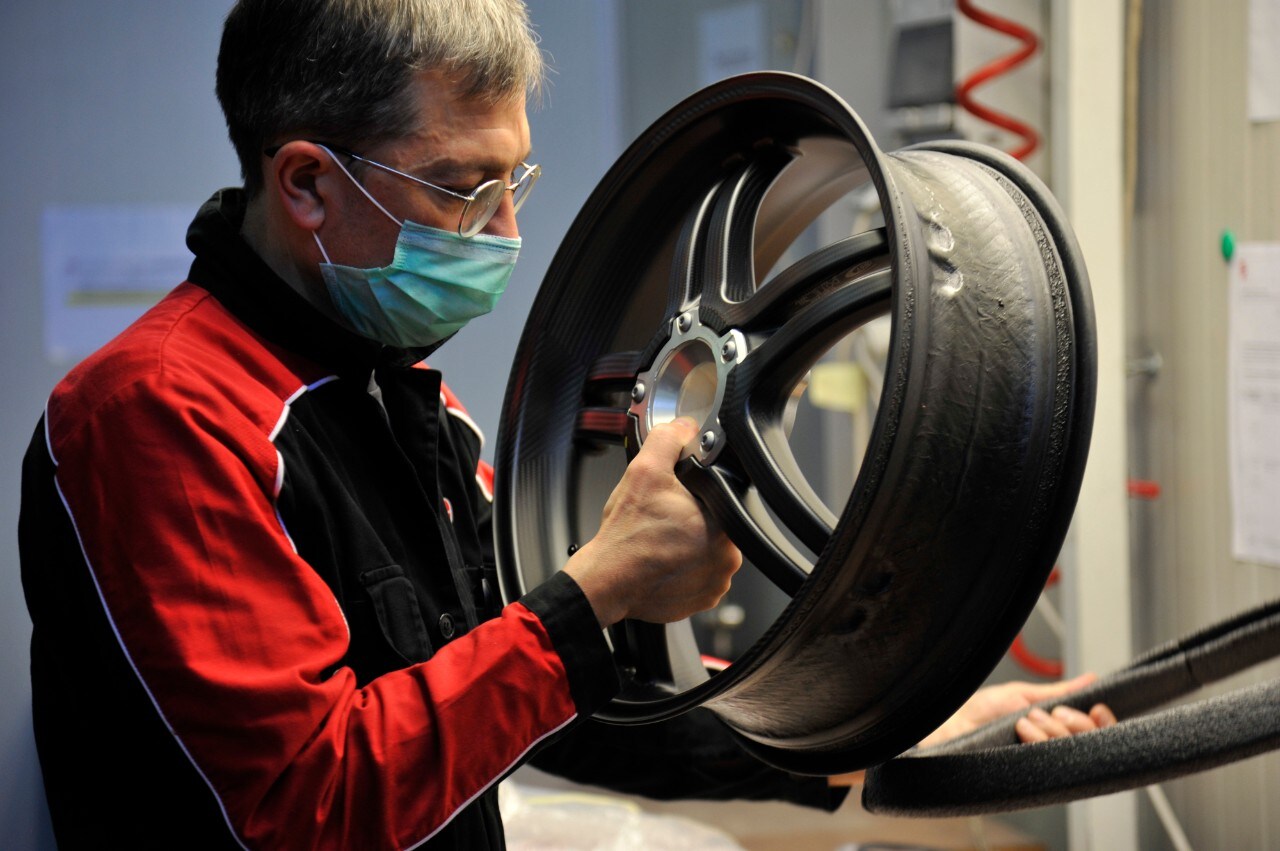 Ducati Superleggera V4: partita la produzione 