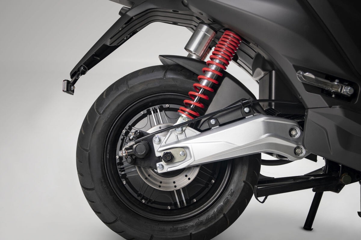 Lifan E4: un elettrico in tre versioni