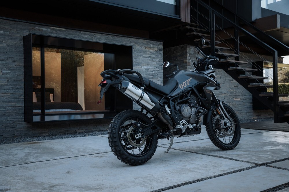 Triumph Tiger 900: arriva la Bond Edition