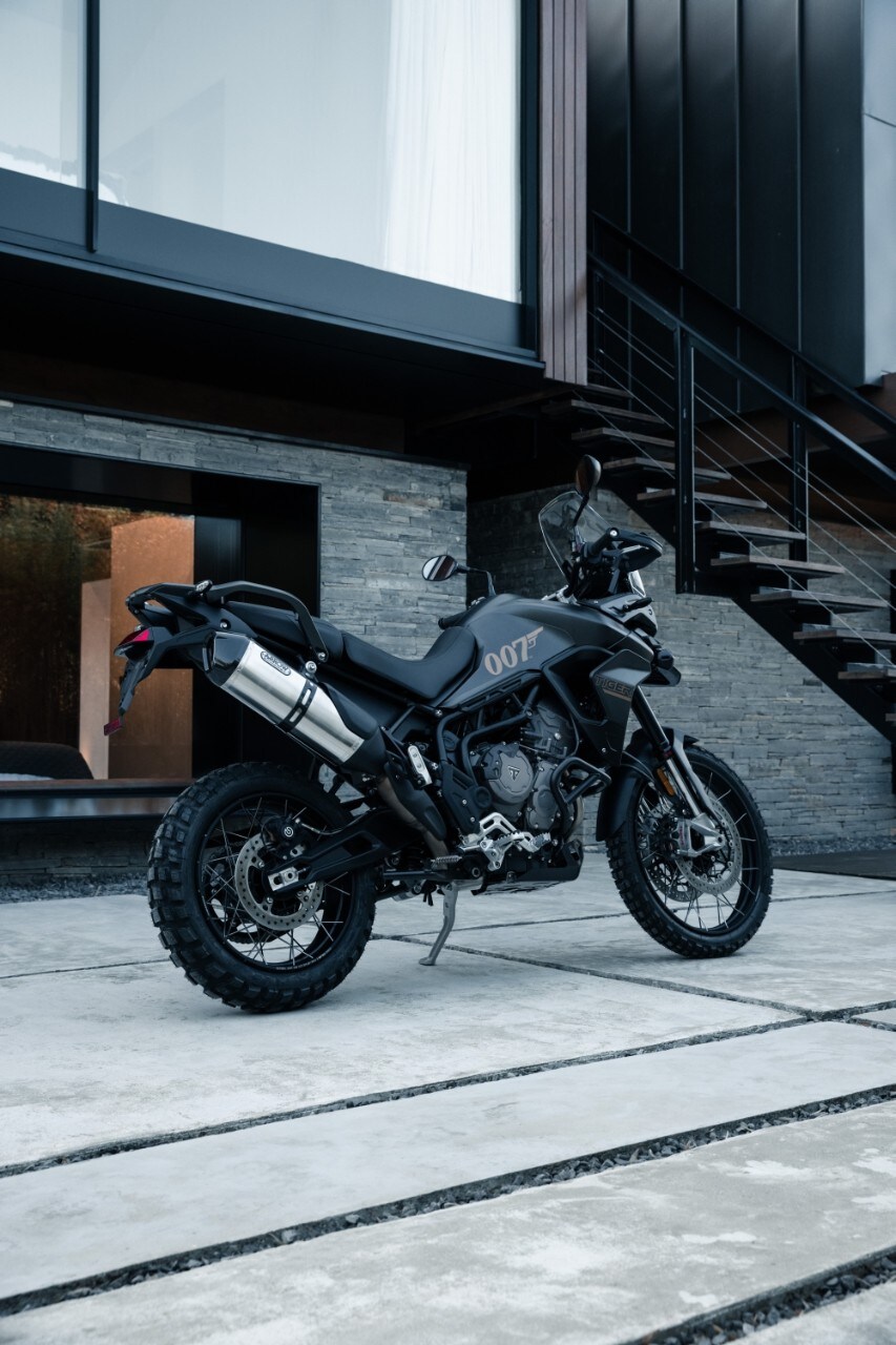 Triumph Tiger 900: arriva la Bond Edition
