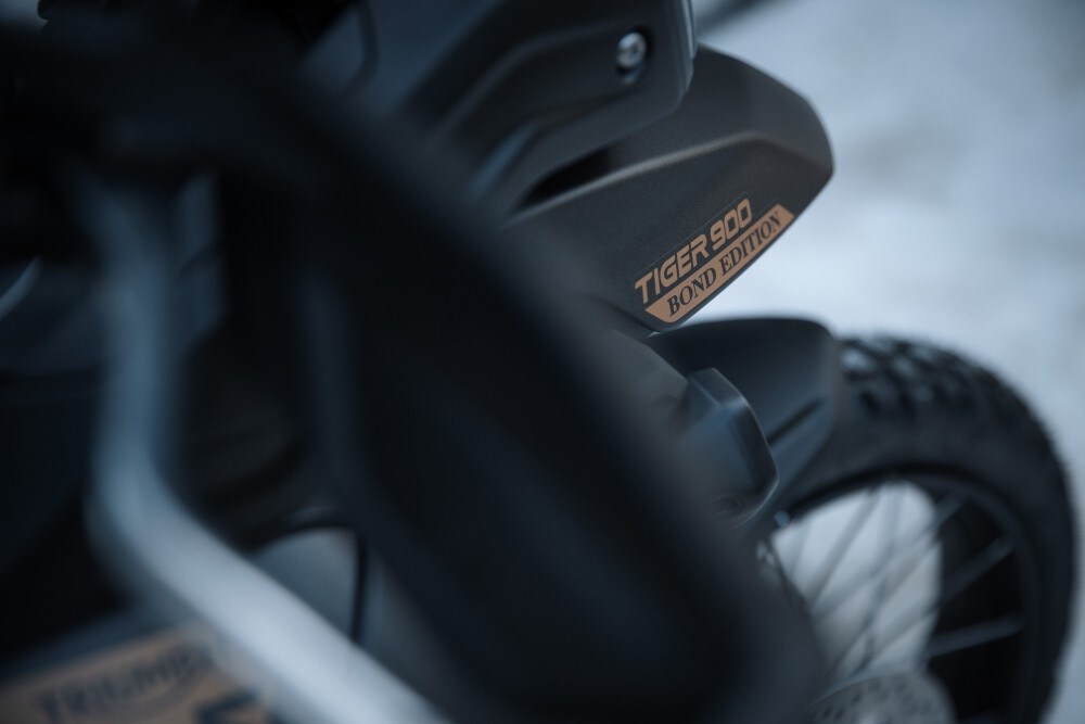 Triumph Tiger 900: arriva la Bond Edition
