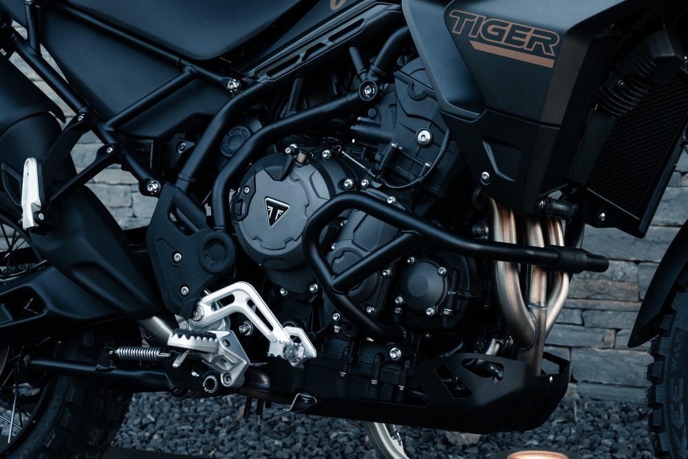 Triumph Tiger 900: arriva la Bond Edition
