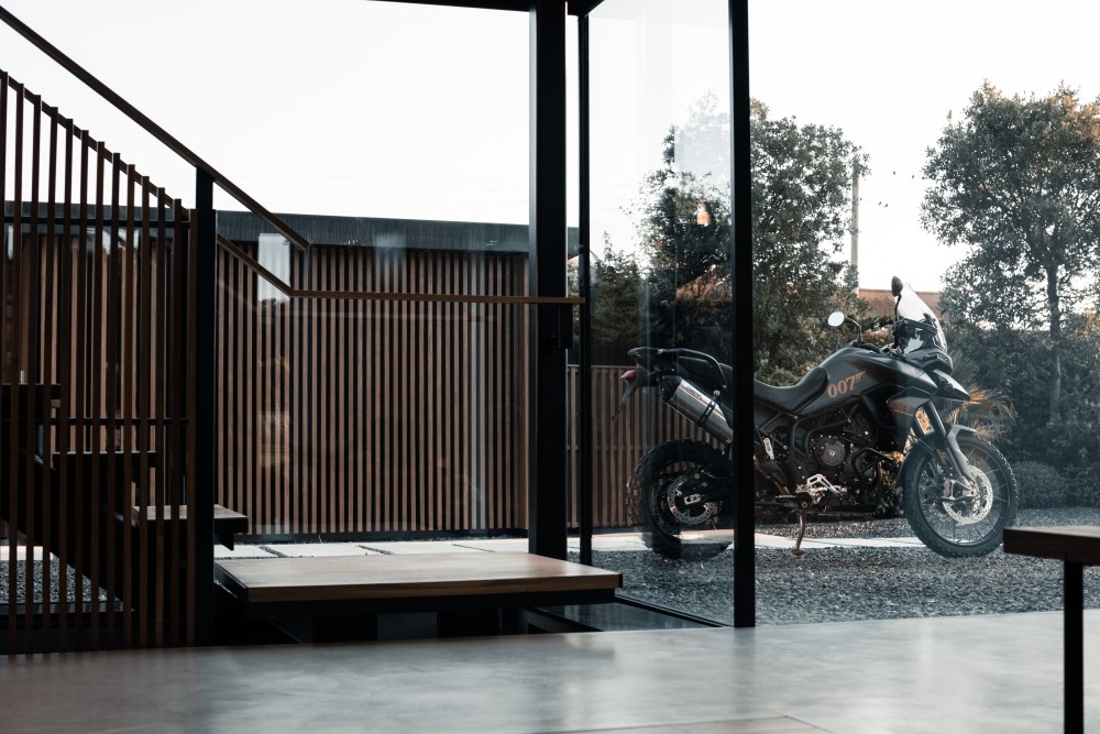 Triumph Tiger 900: arriva la Bond Edition