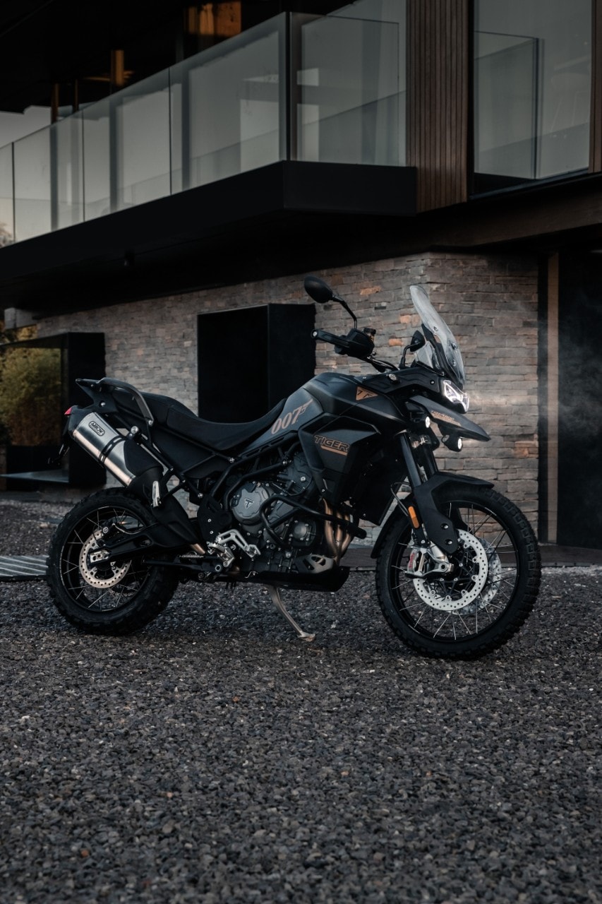 Triumph Tiger 900: arriva la Bond Edition