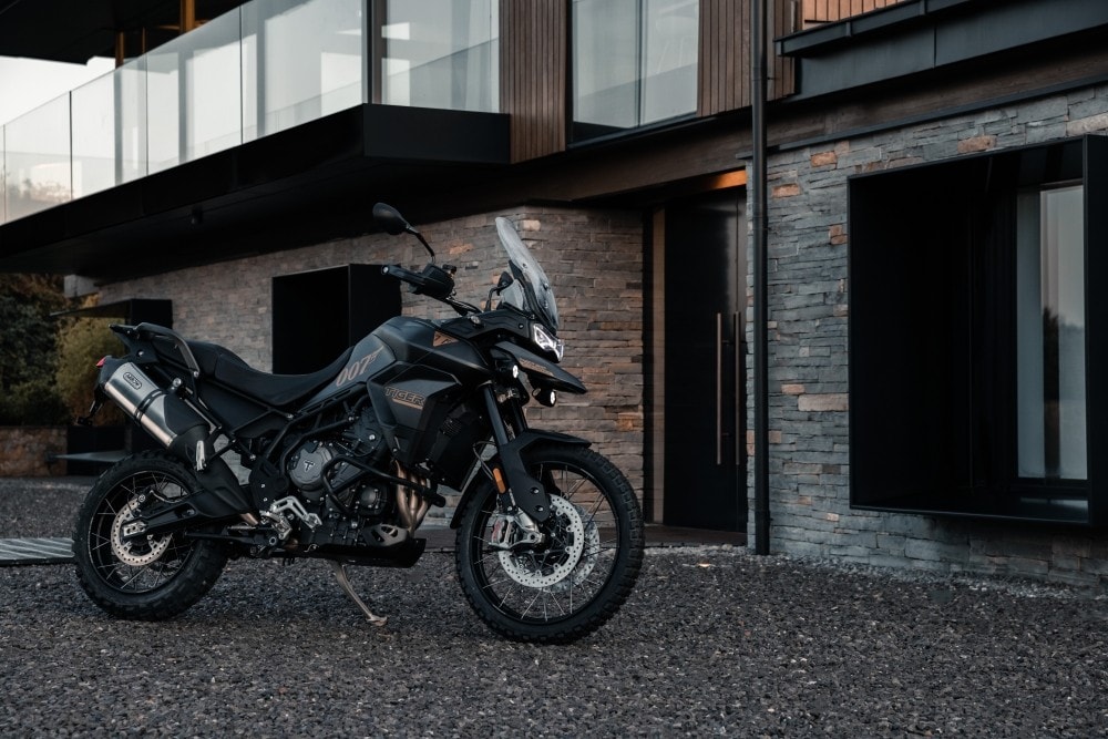 Triumph Tiger 900: arriva la Bond Edition