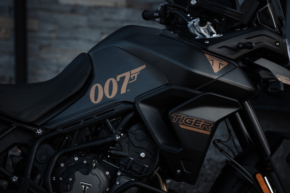Triumph Tiger 900: arriva la Bond Edition