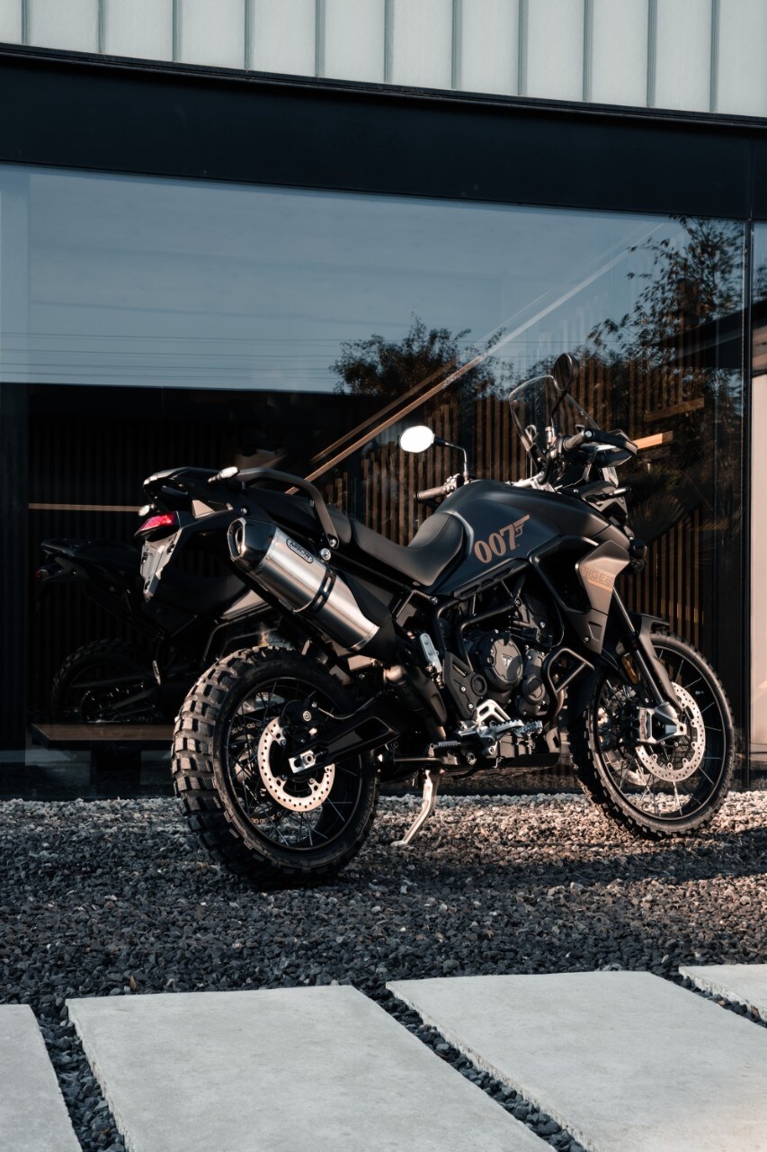 Triumph Tiger 900: arriva la Bond Edition