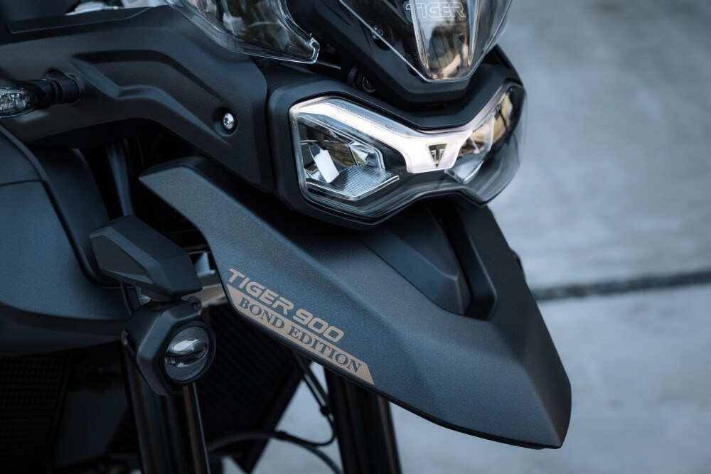 Triumph Tiger 900: arriva la Bond Edition