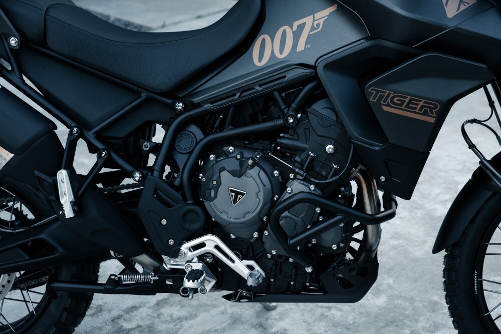 Triumph Tiger 900: arriva la Bond Edition