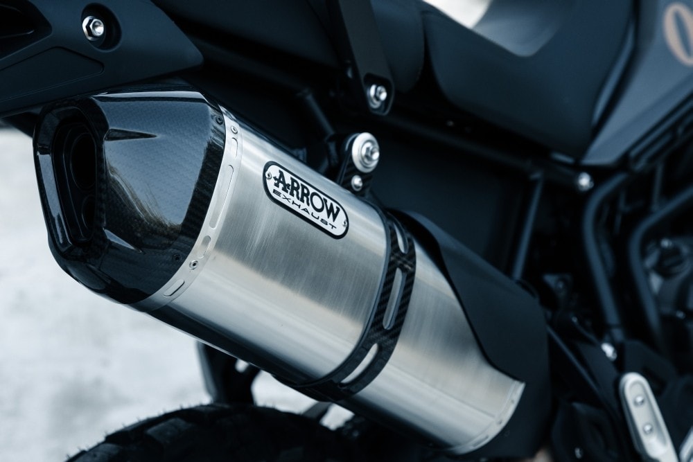 Triumph Tiger 900: arriva la Bond Edition