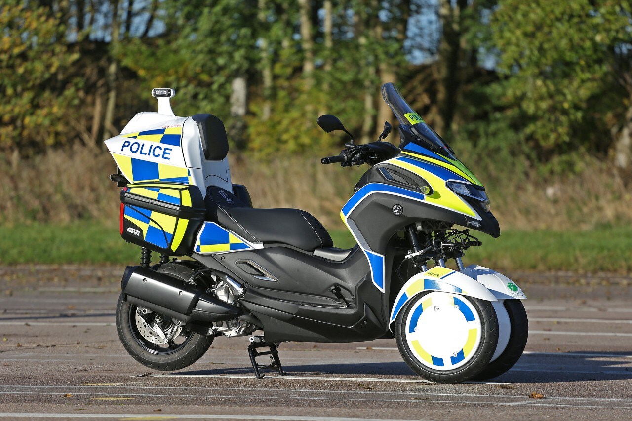 WMC300FR, il buco con lo scooter (ibrido) intorno