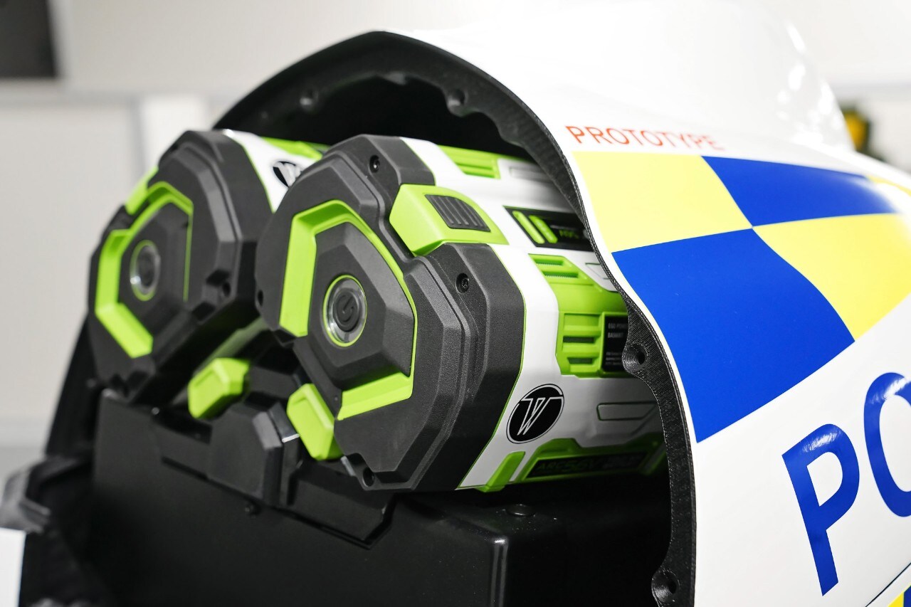 WMC300FR, il buco con lo scooter (ibrido) intorno