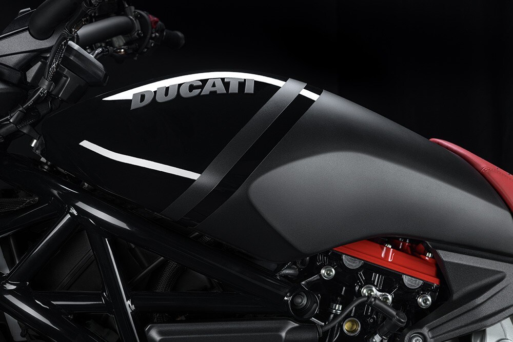 Ducati XDiavel Nera: lusso senza compromessi