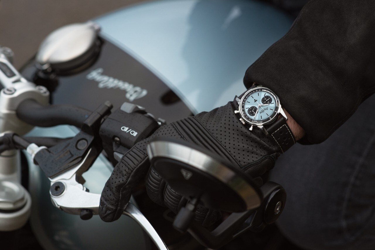 Triumph Speed Twin Breitling, icona di stile e tecnologia