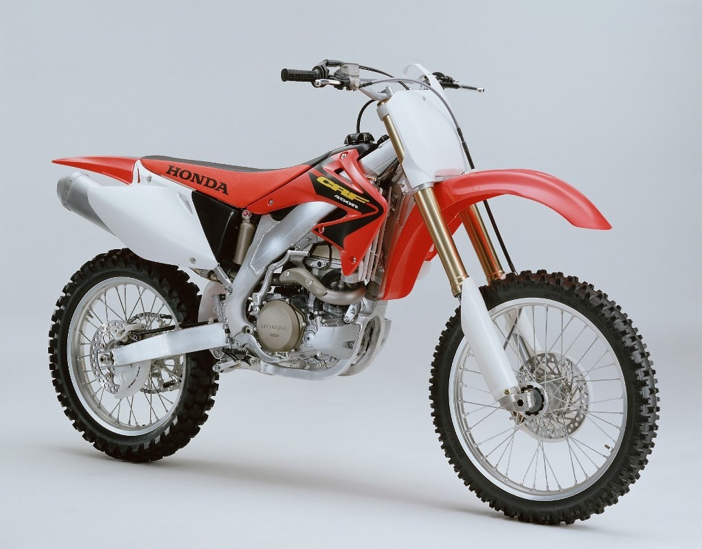 Honda celebra i 50 anni delle sue leggendarie moto da cross