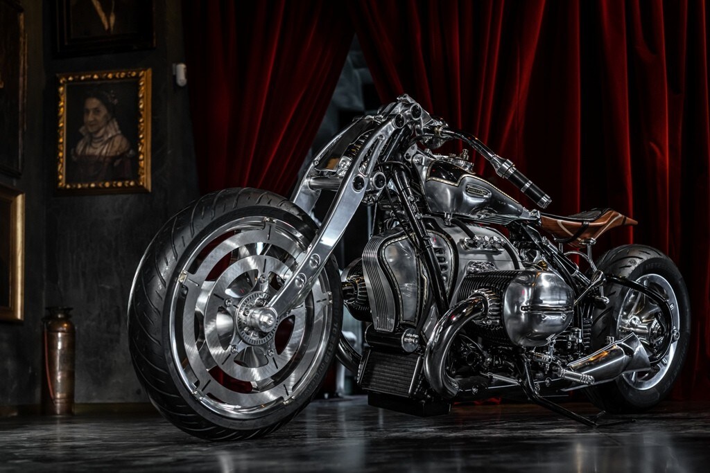 R 18 Magnifica by Officine Riunite Milanesi e Radikal Chopper  