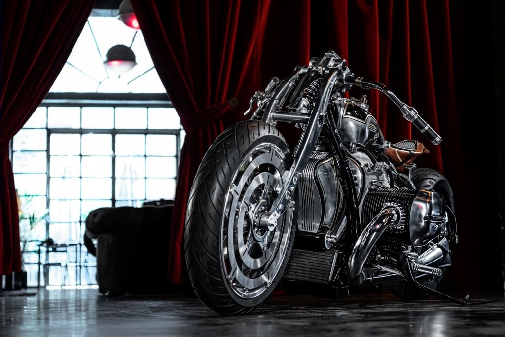 R 18 Magnifica by Officine Riunite Milanesi e Radikal Chopper  