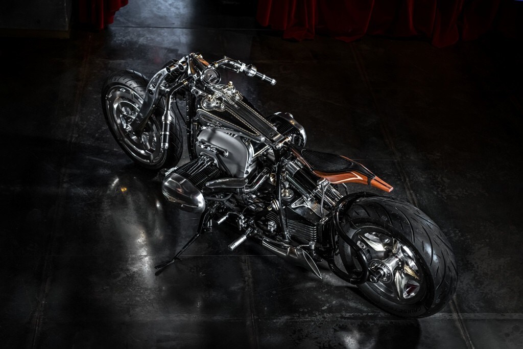 R 18 Magnifica by Officine Riunite Milanesi e Radikal Chopper  