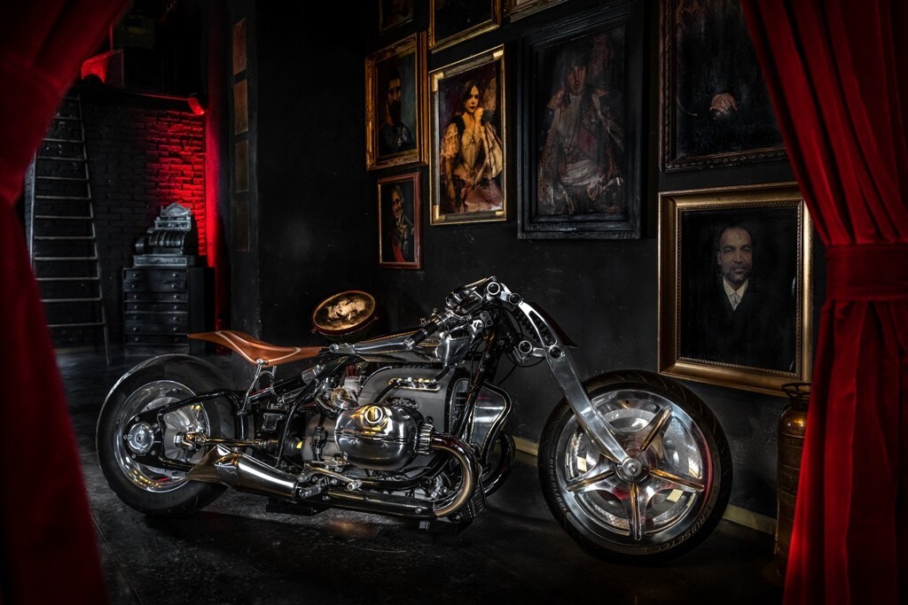 R 18 Magnifica by Officine Riunite Milanesi e Radikal Chopper  