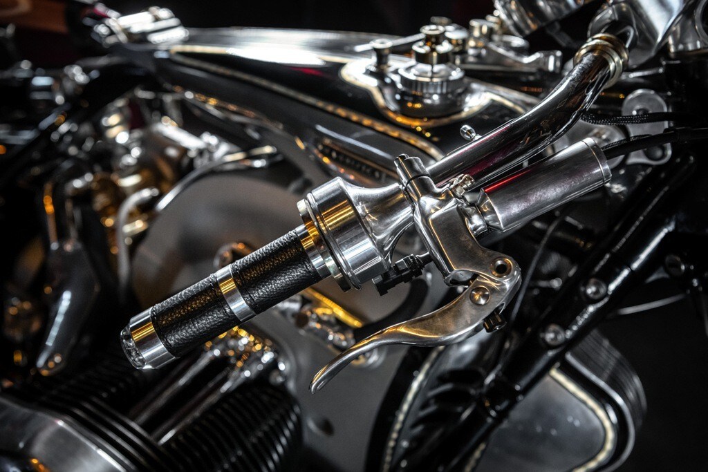 R 18 Magnifica by Officine Riunite Milanesi e Radikal Chopper  