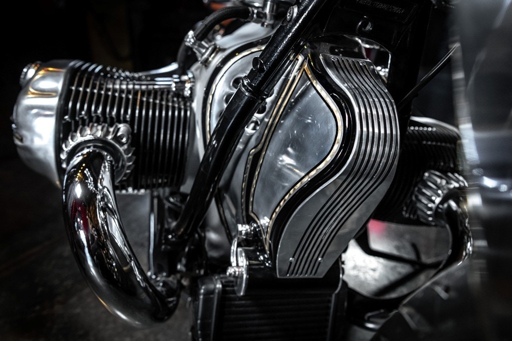 R 18 Magnifica by Officine Riunite Milanesi e Radikal Chopper  