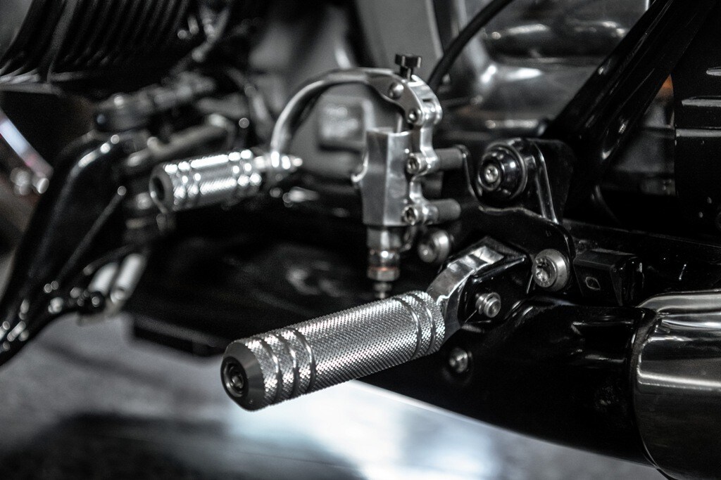 R 18 Magnifica by Officine Riunite Milanesi e Radikal Chopper  