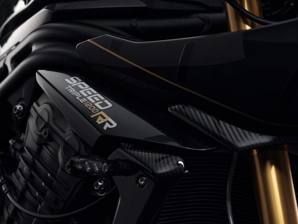 Triumph: ecco l'esclusiva Speed Triple RR 1200 Bond Edition