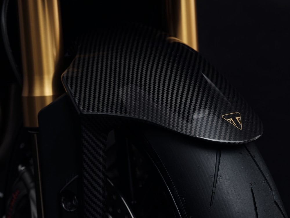 Triumph: ecco l'esclusiva Speed Triple RR 1200 Bond Edition