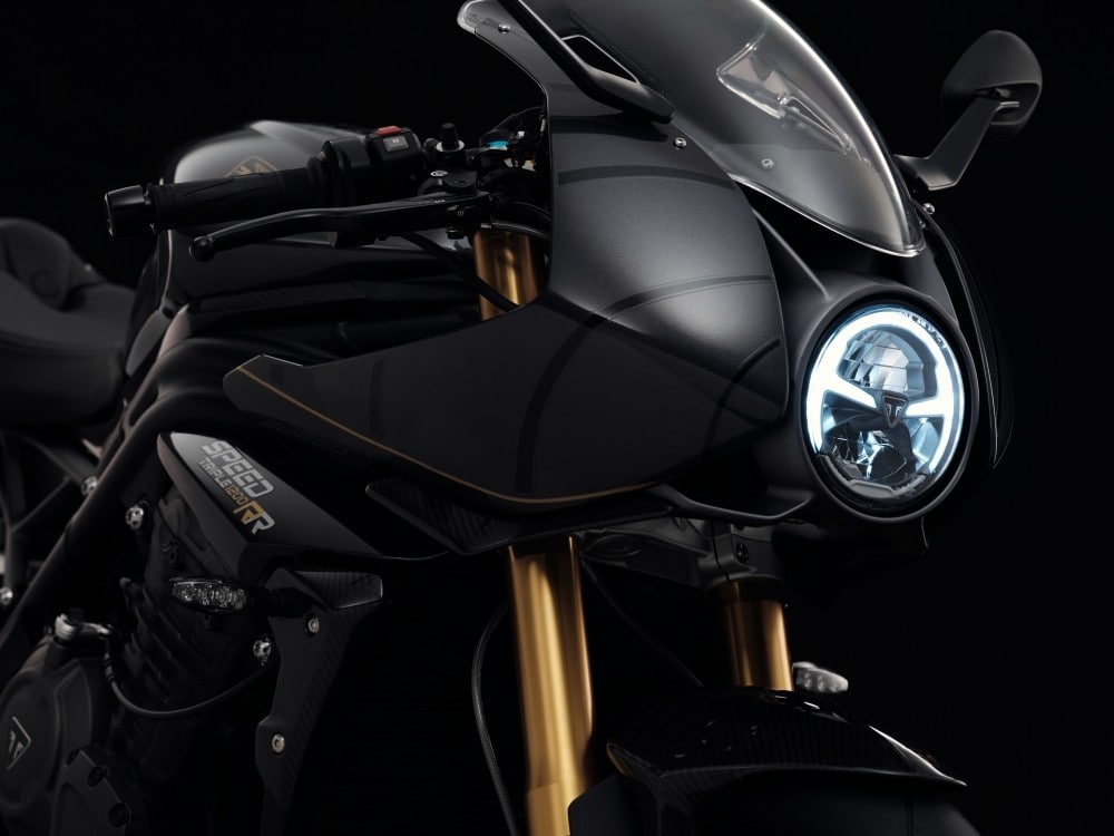 Triumph: ecco l'esclusiva Speed Triple RR 1200 Bond Edition