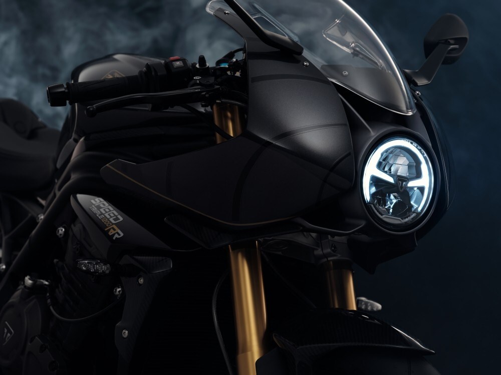 Triumph: ecco l'esclusiva Speed Triple RR 1200 Bond Edition