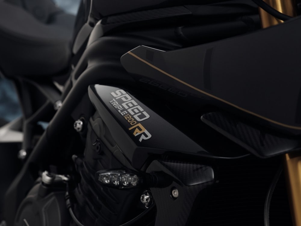 Triumph: ecco l'esclusiva Speed Triple RR 1200 Bond Edition