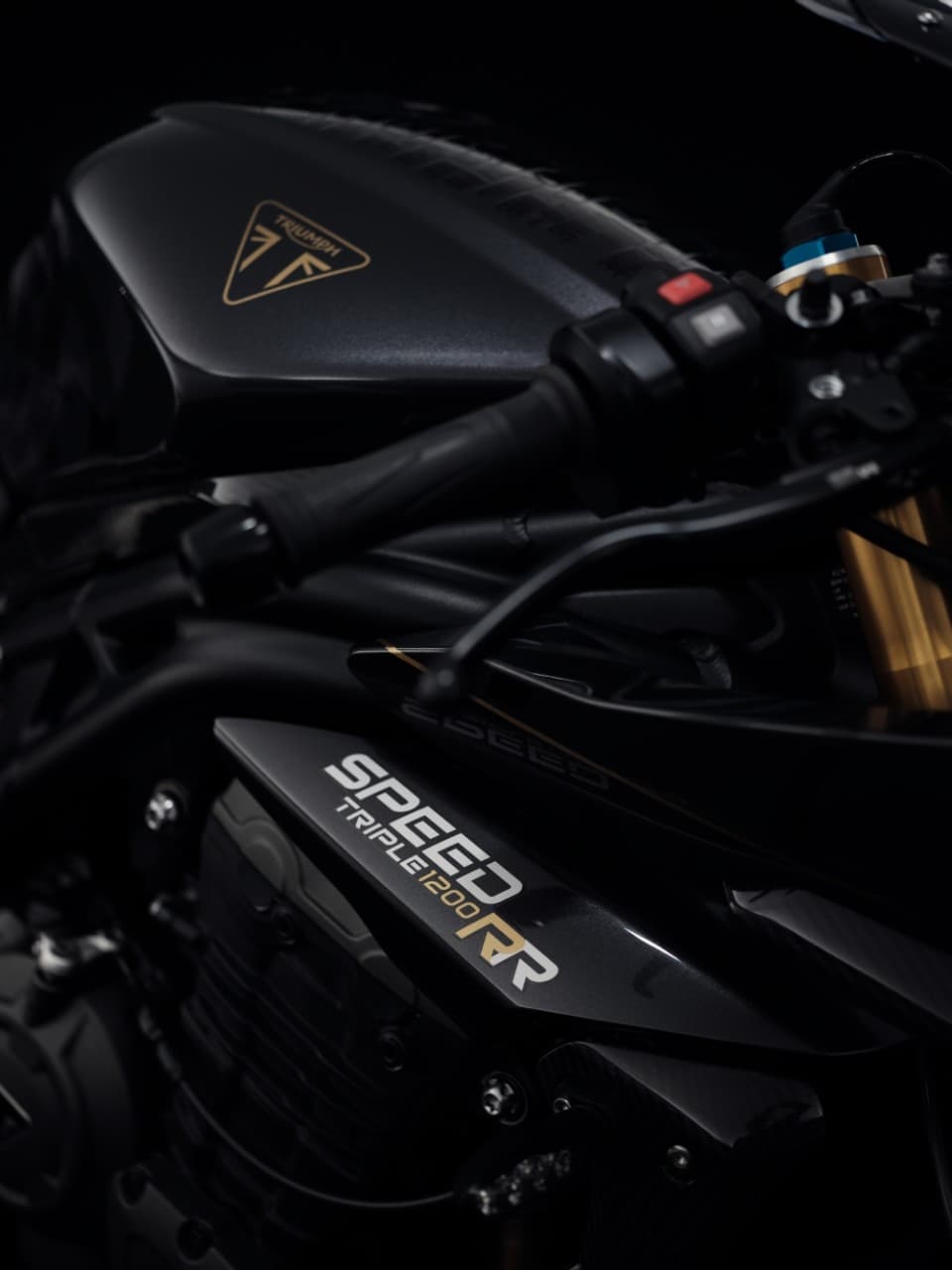 Triumph: ecco l'esclusiva Speed Triple RR 1200 Bond Edition