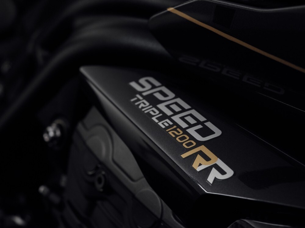 Triumph: ecco l'esclusiva Speed Triple RR 1200 Bond Edition