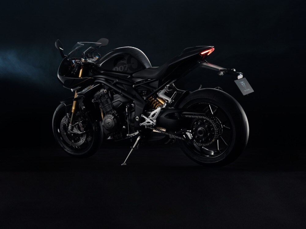 Triumph: ecco l'esclusiva Speed Triple RR 1200 Bond Edition