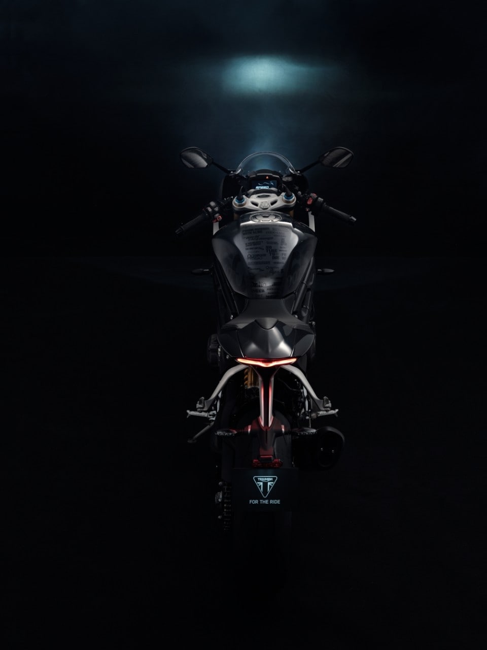 Triumph: ecco l'esclusiva Speed Triple RR 1200 Bond Edition