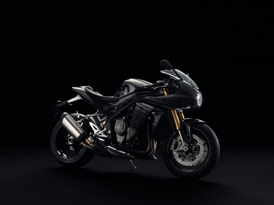 Triumph: ecco l'esclusiva Speed Triple RR 1200 Bond Edition