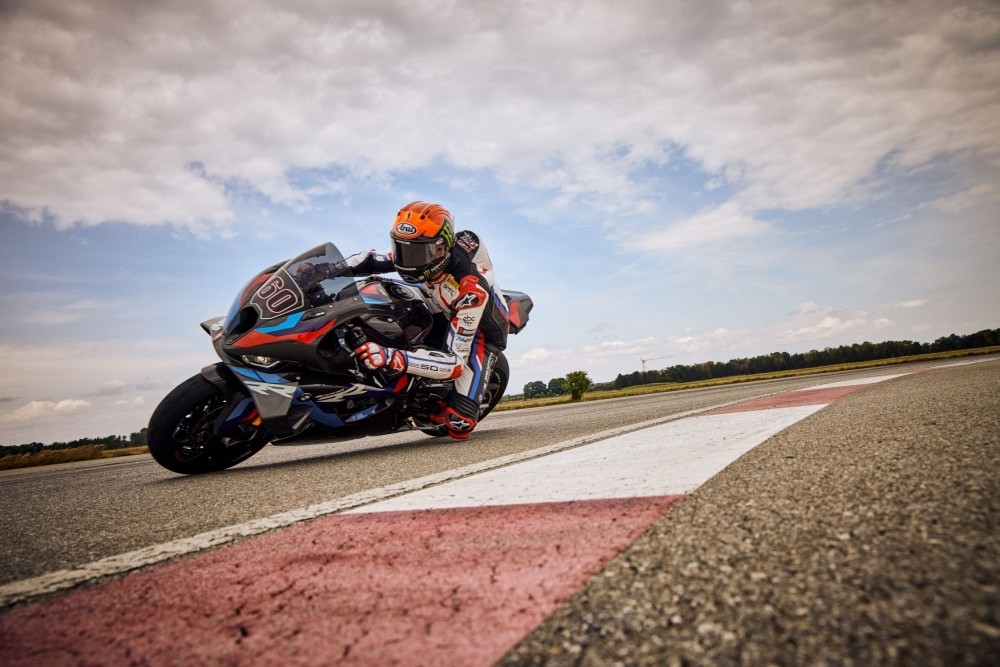 BMW: la nuova M 1000 RR