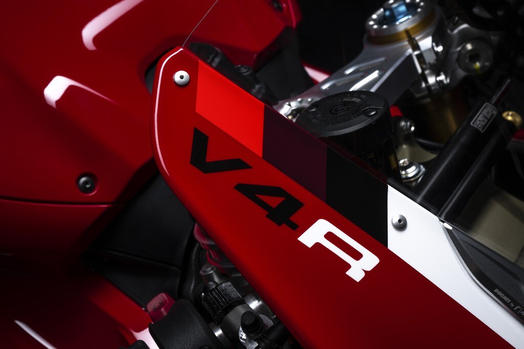 Ducati Panigale V4 R 2023: un’arma da pista senza compromessi