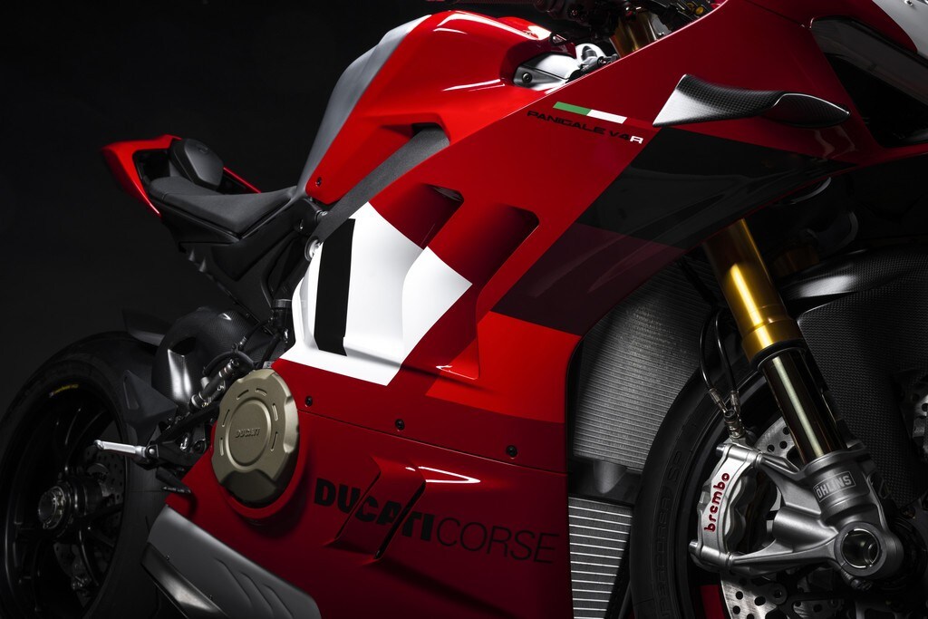 Ducati Panigale V4 R 2023: un’arma da pista senza compromessi