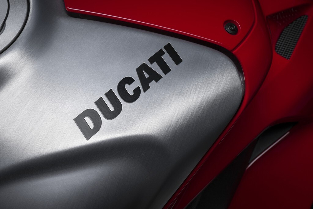Ducati Panigale V4 R 2023: un’arma da pista senza compromessi