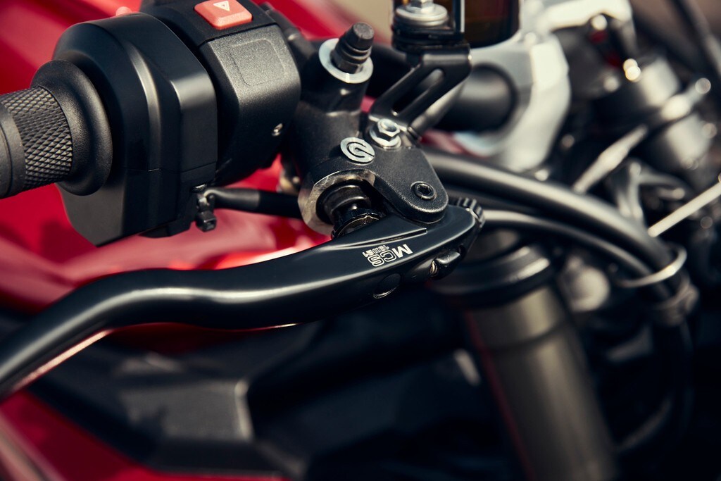 <div class='descrGalleryText'><p>Triumph Street Triple RS 2023&nbsp;</p>
</div>