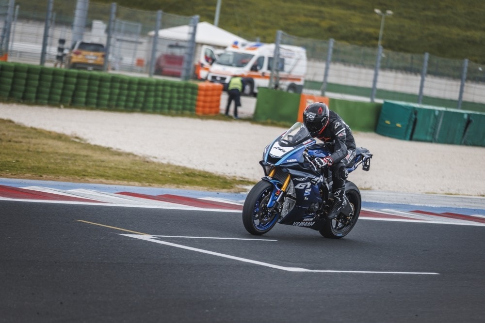 A Misano a 260 all'ora (e motore a 16mila giri!) sulla Yamaha R6 GYTR!