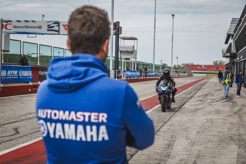 A Misano a 260 all'ora (e motore a 16mila giri!) sulla Yamaha R6 GYTR!