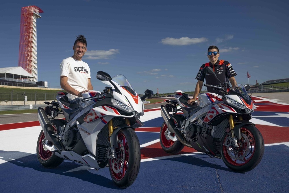 Aprilia RSV4 e Tuono V4 Factory, il debutto in livrea bianca