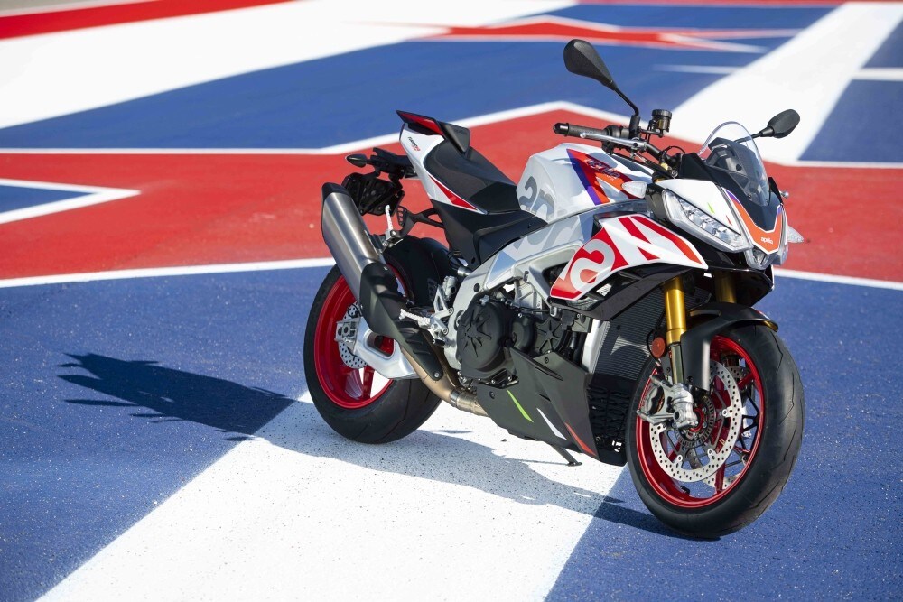Aprilia RSV4 e Tuono V4 Factory, il debutto in livrea bianca