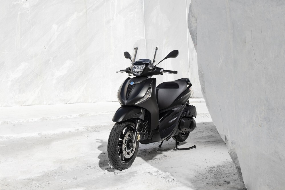 Nuovi Piaggio Beverly e Piaggio Mp3 300 deep black