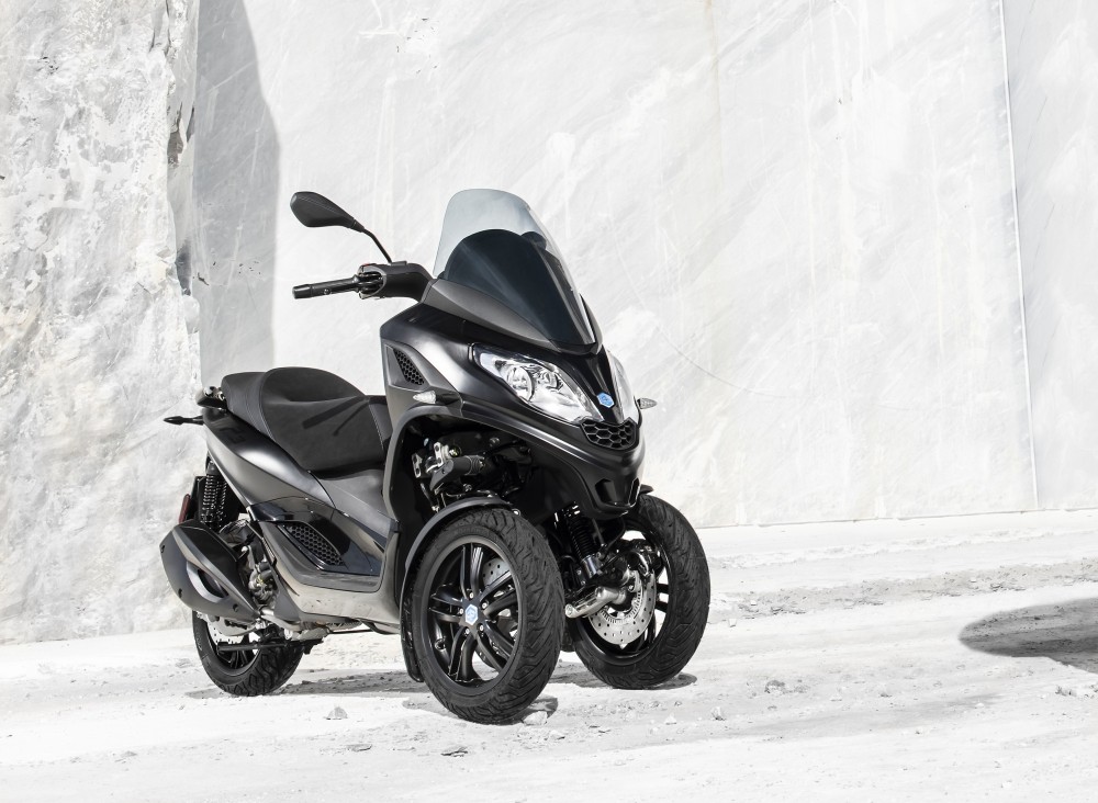 Nuovi Piaggio Beverly e Piaggio Mp3 300 deep black