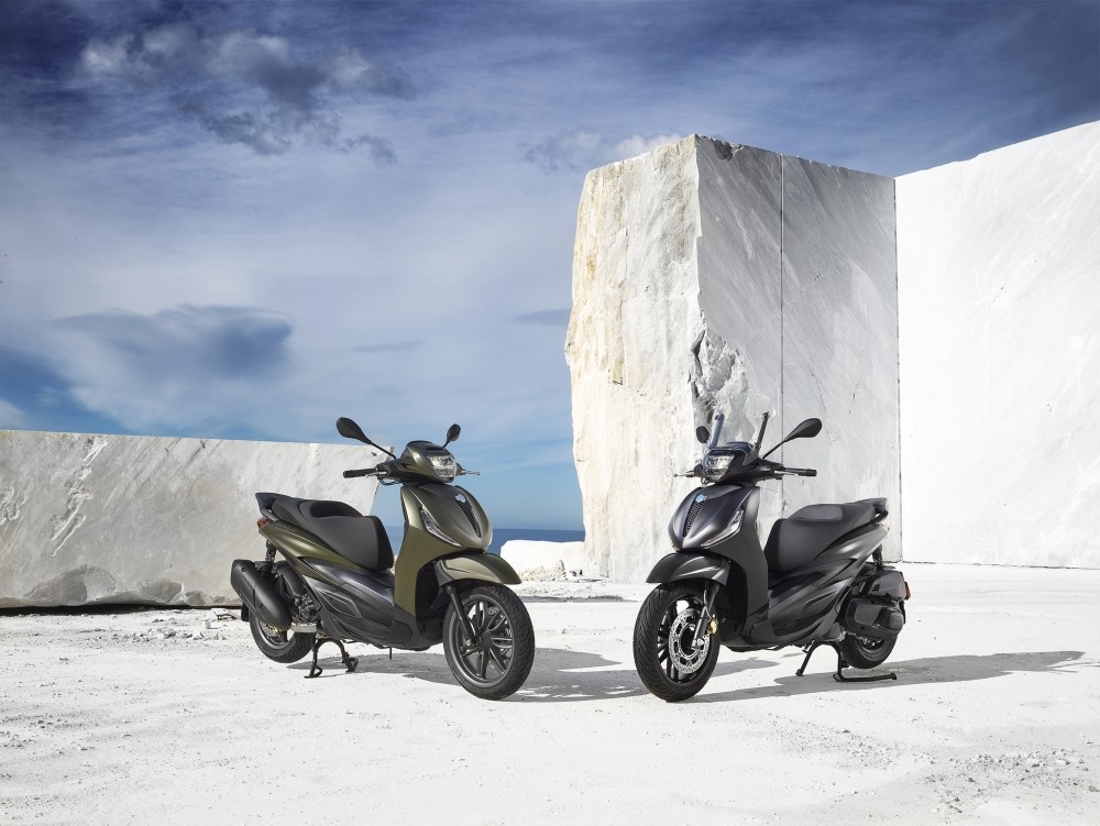 Nuovi Piaggio Beverly e Piaggio Mp3 300 deep black