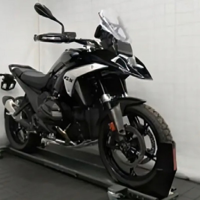 Frenata automatica e telaio a rigidezza variabile: le prime novità della BMW R 1300 GS