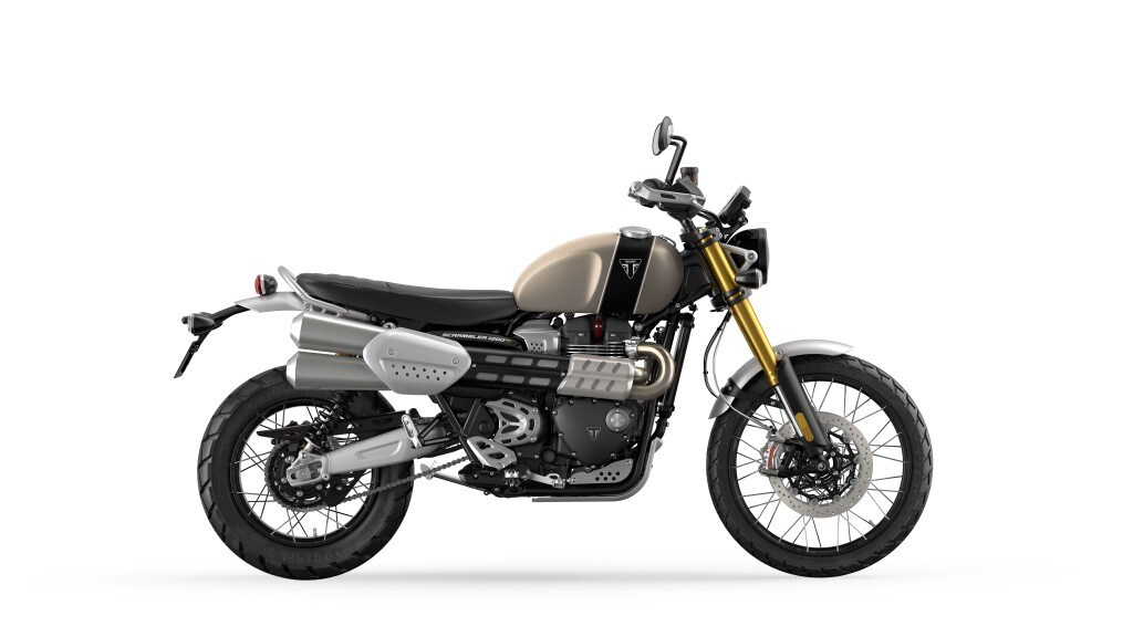 <div class='descrGalleryTitle'>TRIUMPH SCRAMBLER 1200 XE</div><div class='descrGalleryText'><p>- &nbsp;Matt Sandstorm &amp; Matt Jet Black&nbsp;<b>NUOVA</b></p>
<p>- &nbsp;Matt Khaki Green &amp; Matt Jet Black</p>
<p>- &nbsp;Sapphire Black</p>
</div>